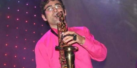 Fran Loureiro continuará al frente del saxo en la gira 2026 de Orquesta Sinfonía